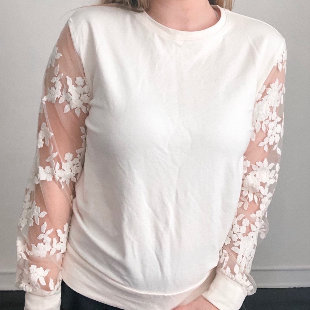 Cream Casual Sweatshirt with Lace Sleeves